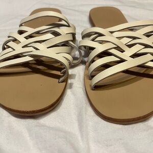 Splendid size 9 ivory flat sandals